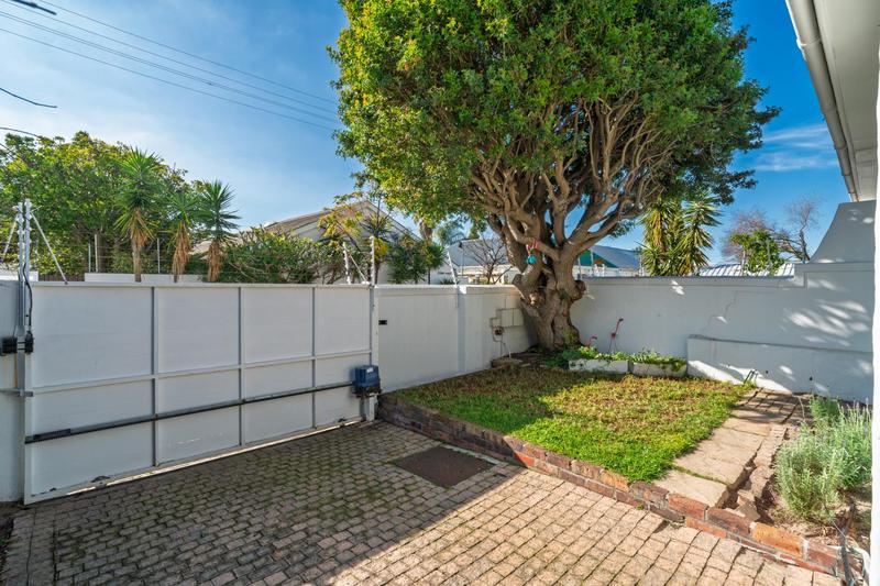 2 Bedroom Property for Sale in Harfield Village Western Cape